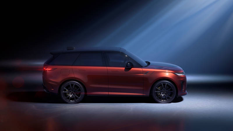 New Range Rover Sport SV Carbon completes dynamic luxury performance flagship line-up